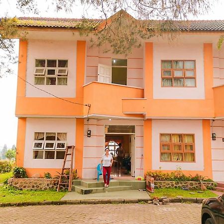 Villa Bukit Indah Brastagi / Berastagi Exterior foto