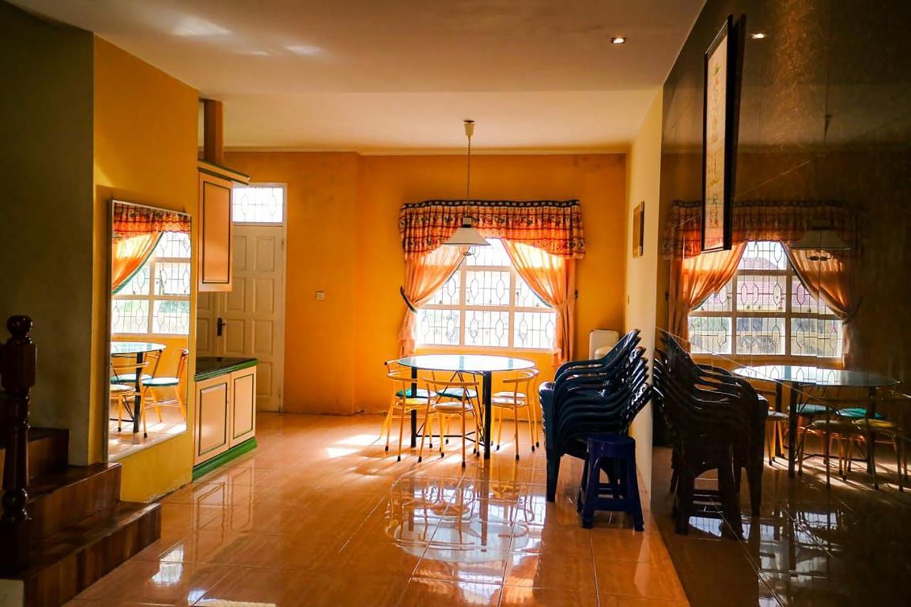 Villa Bukit Indah Brastagi / Berastagi Exterior foto